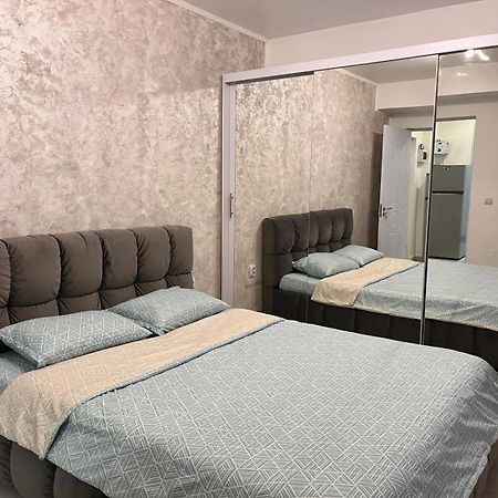 White & Silver Luxury Apartament كرايوفا المظهر الخارجي الصورة