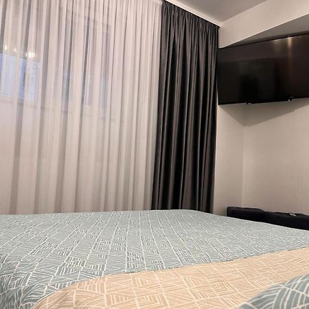 White & Silver Luxury Apartament كرايوفا المظهر الخارجي الصورة