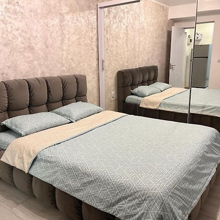 White & Silver Luxury Apartament كرايوفا المظهر الخارجي الصورة