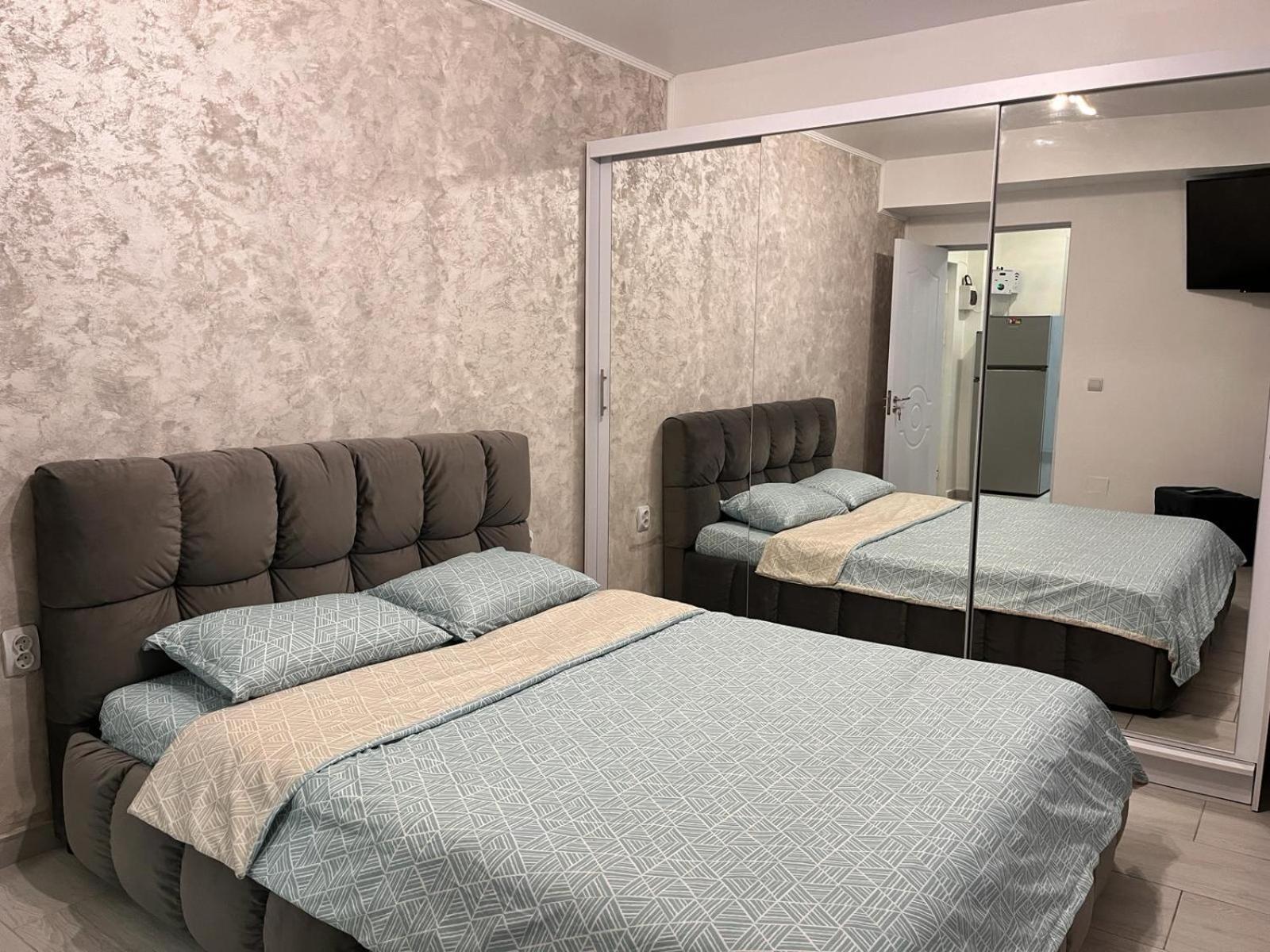 White & Silver Luxury Apartament كرايوفا المظهر الخارجي الصورة