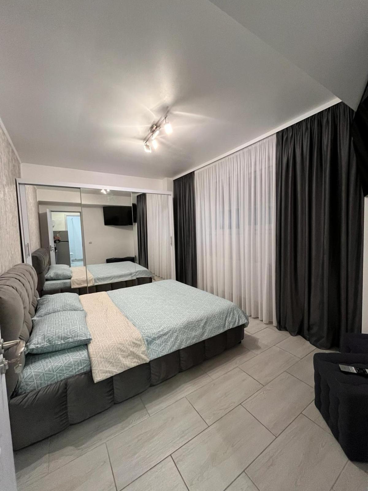 White & Silver Luxury Apartament كرايوفا المظهر الخارجي الصورة
