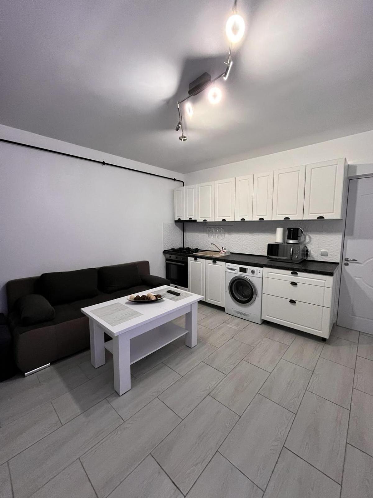 White & Silver Luxury Apartament كرايوفا المظهر الخارجي الصورة