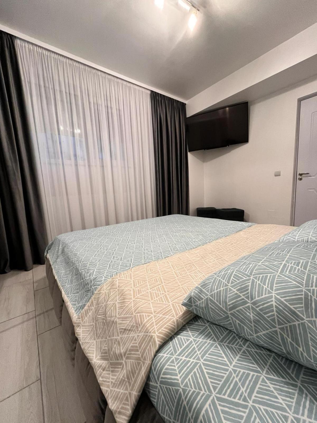 White & Silver Luxury Apartament كرايوفا المظهر الخارجي الصورة