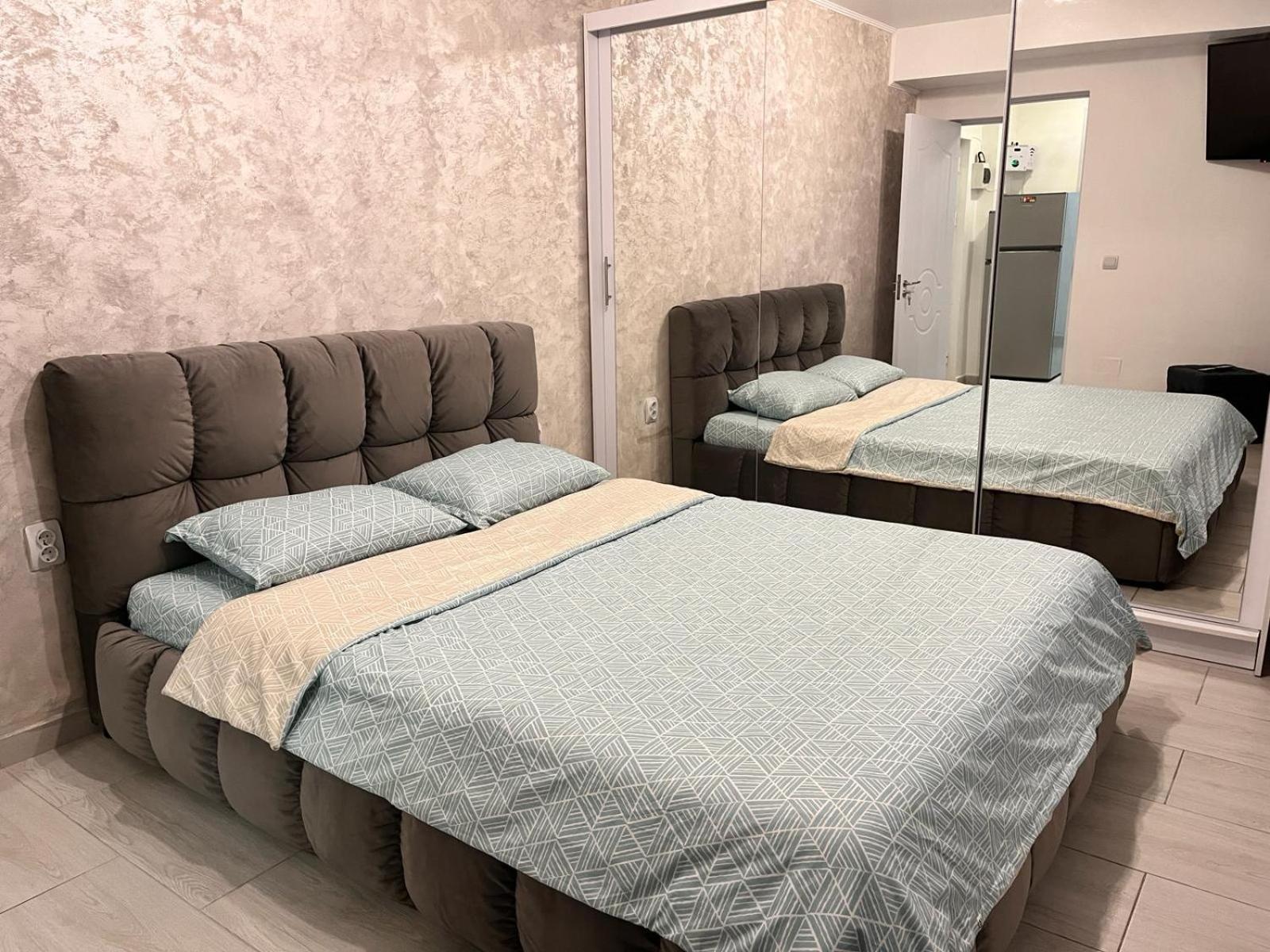 White & Silver Luxury Apartament كرايوفا المظهر الخارجي الصورة