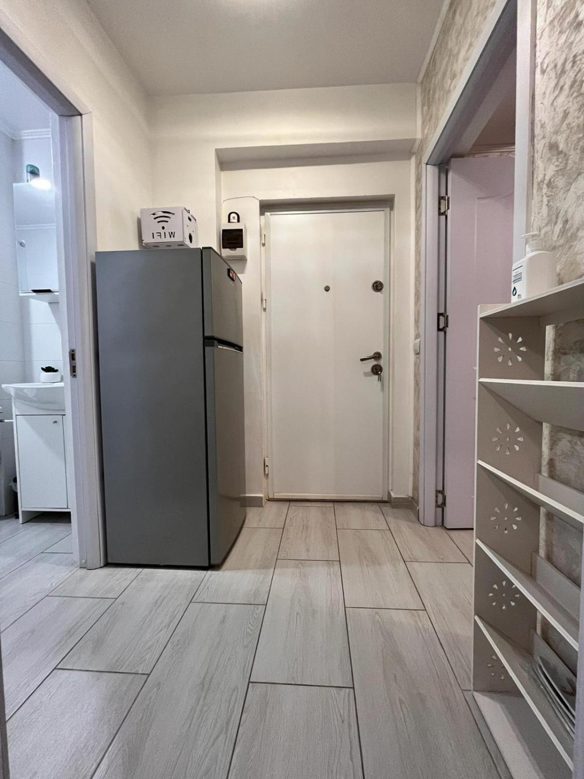 White & Silver Luxury Apartament كرايوفا المظهر الخارجي الصورة
